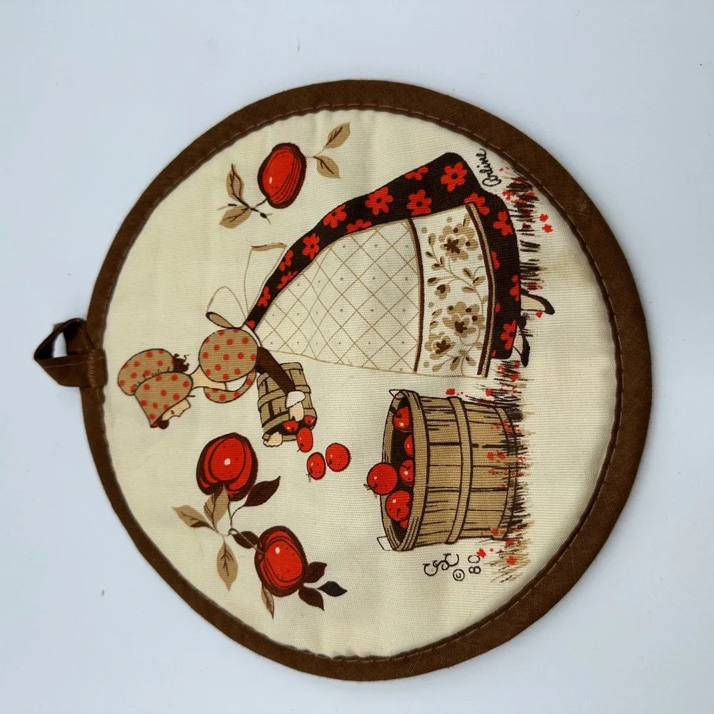 Vintage 1980 Arline Apple Picker Pot Holder Round Quilted Country Kitsch Brown